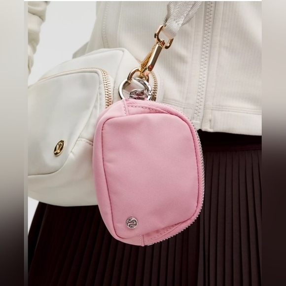 Lululemon NWT Evrywhere Belt Bag Nano. - Picture 3 of 15